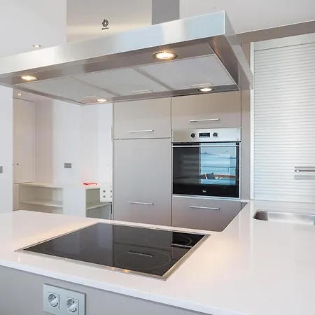 Appartement Moderno, Renovado Y Soleado Con Vistas Panoramicas Al Mar En Primera Linea De Playa - Es-228-100 Roses
