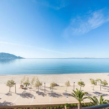 Apartment Moderno, Renovado Y Soleado Con Vistas Panoramicas Al Mar En Primera Linea De Playa - Es-228-100 Roses