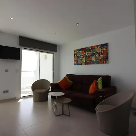 Apartment Moderno, Renovado Y Soleado Con Vistas Panoramicas Al Mar En Primera Linea De Playa - Es-228-100 *