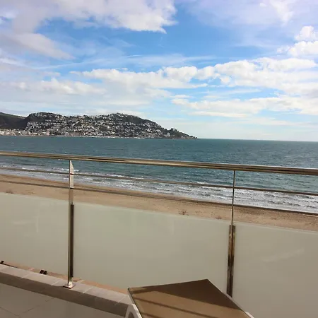 Apartment Moderno, Renovado Y Soleado Con Vistas Panoramicas Al Mar En Primera Linea De Playa - Es-228-100 *