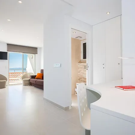 Apartment Moderno, Renovado Y Soleado Con Vistas Panoramicas Al Mar En Primera Linea De Playa - Es-228-100
