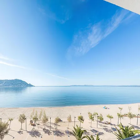 Apartment Moderno, Renovado Y Soleado Con Vistas Panoramicas Al Mar En Primera Linea De Playa - Es-228-100 Roses