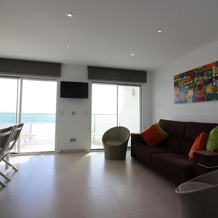 Apartment Moderno, Renovado Y Soleado Con Vistas Panoramicas Al Mar En Primera Linea De Playa - Es-228-100 Roses