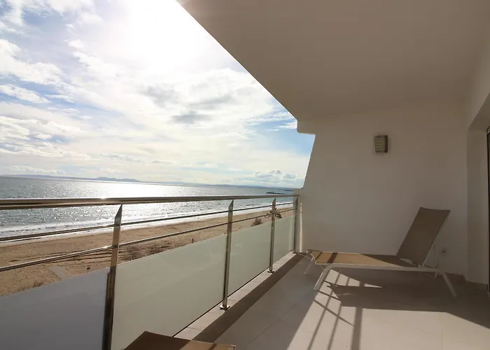 Moderno, Renovado Y Soleado Con Vistas Panoramicas Al Mar En Primera Linea De Playa - Es-228-100 * Roses