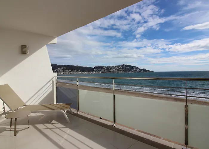 Moderno, Renovado Y Soleado Con Vistas Panoramicas Al Mar En Primera Linea De Playa - Es-228-100